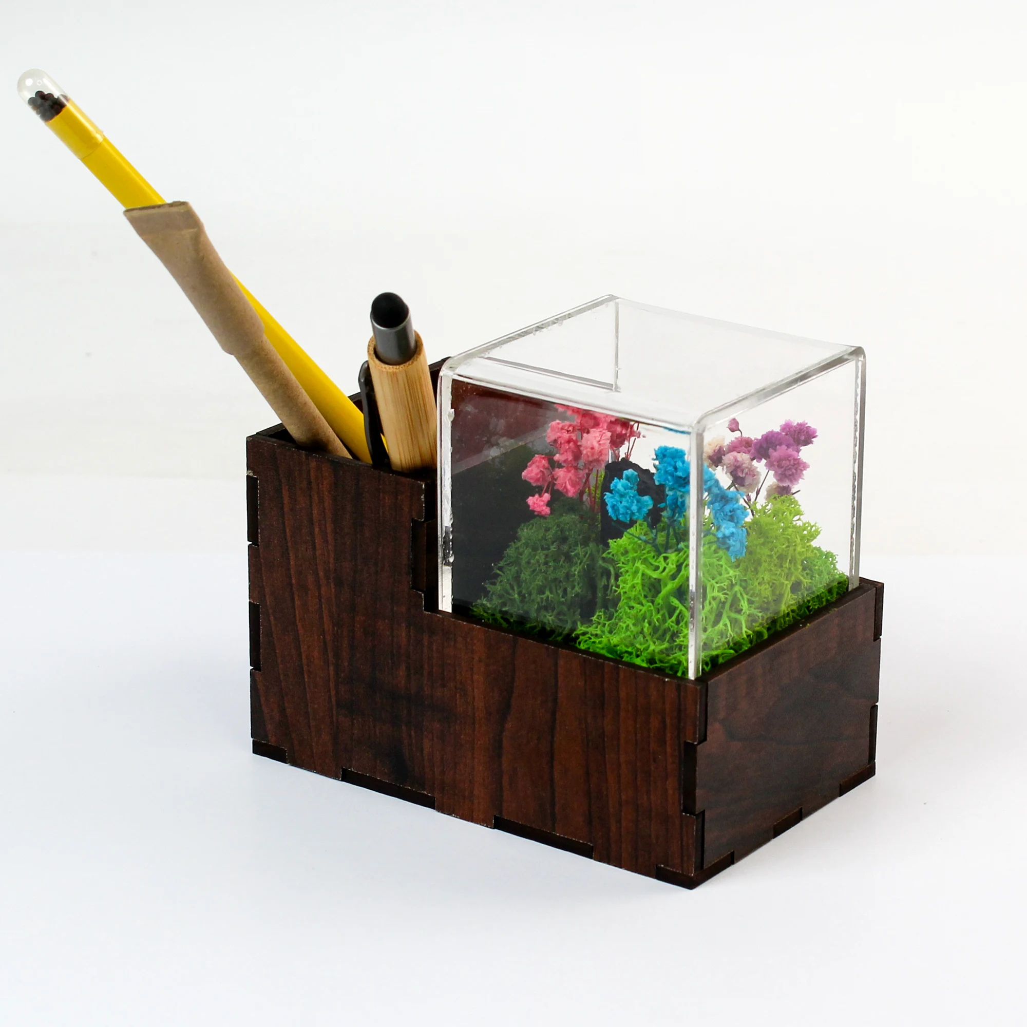 Exact FTGrove24 side photograph: Forest Terra Single Pen Stand