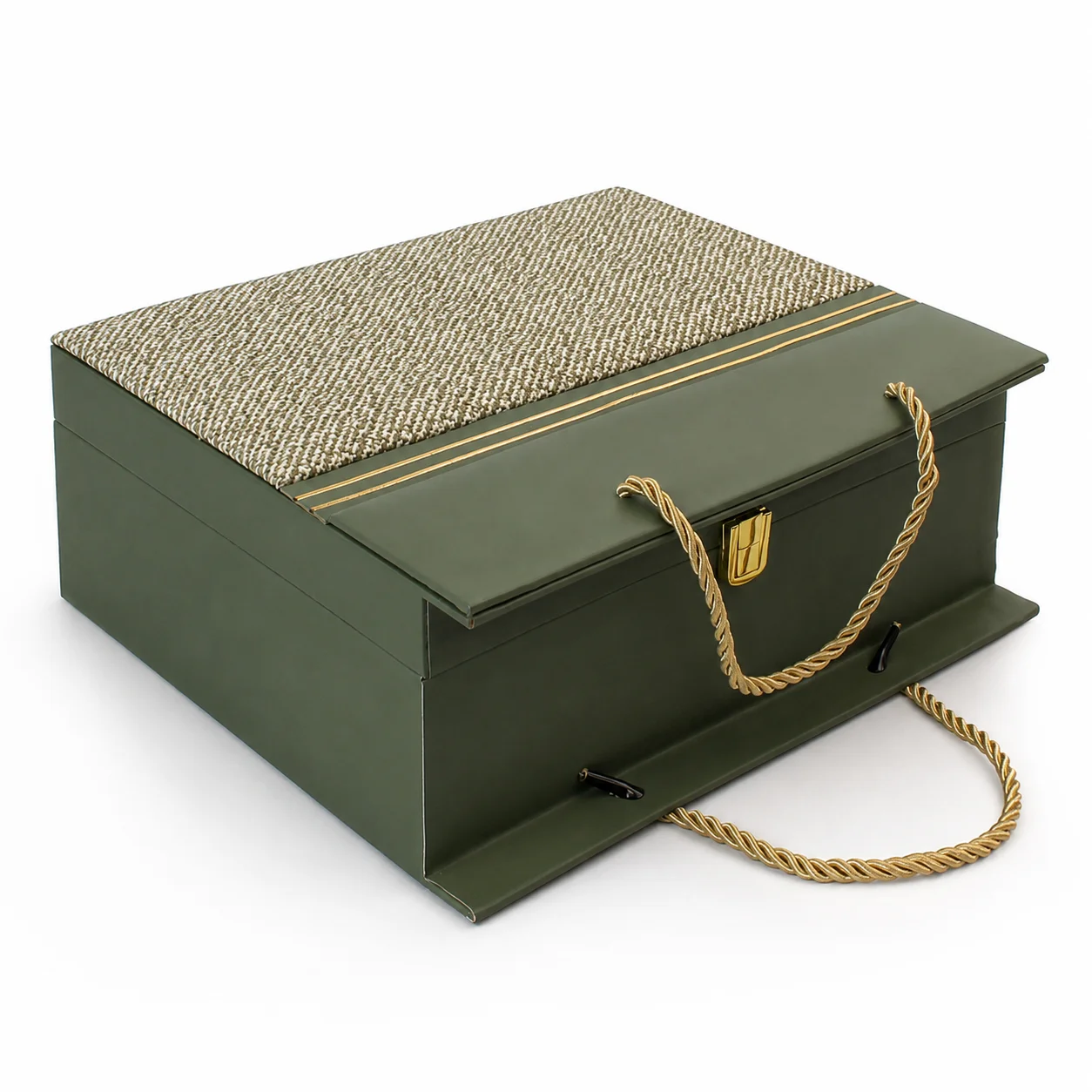 LX40 Emerald Forest Chest closed, showing woven lid and rope handle