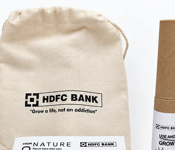 The cotton bag with the client’s mark and the campaign line