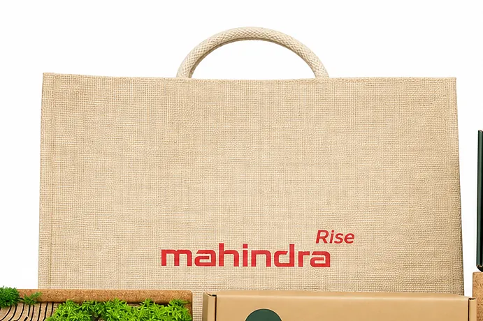 The jute bag printed with the client’s name