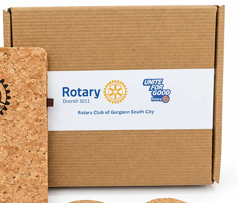 The kraft box with the client’s label